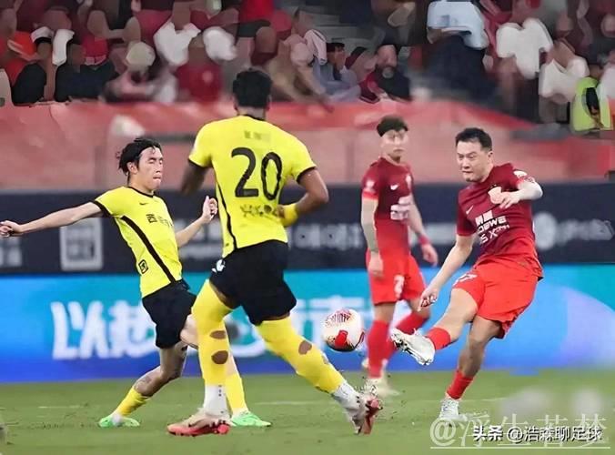 青岛西海岸与上海海港第三轮比赛3-3战平集锦 青岛西海岸与上海海港第三轮比赛3-3战平集锦