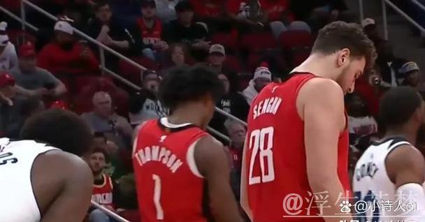 戈贝尔暴扣救场 康利错失关键三分